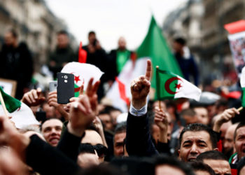الجزائر : قائد جديد للأمن الداخلي… استدعاء أويحي المستقيل و وزير المالية الحالي للعدالة و تعيين جديد للبنك المركزي و للجمارك