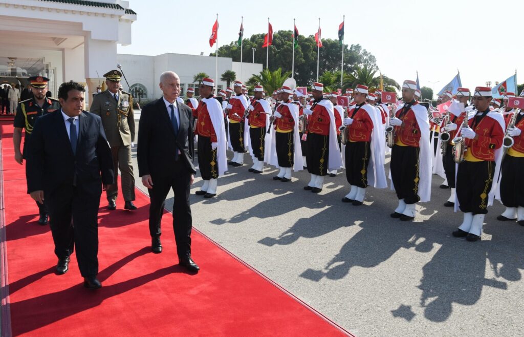 رئيس الجمهورية لرئيس المجلس الرئاسي الليبي: الأمن القومي للبلدين واحد، و التحديات المشتركة يجب مجابهتها معًا ... 3